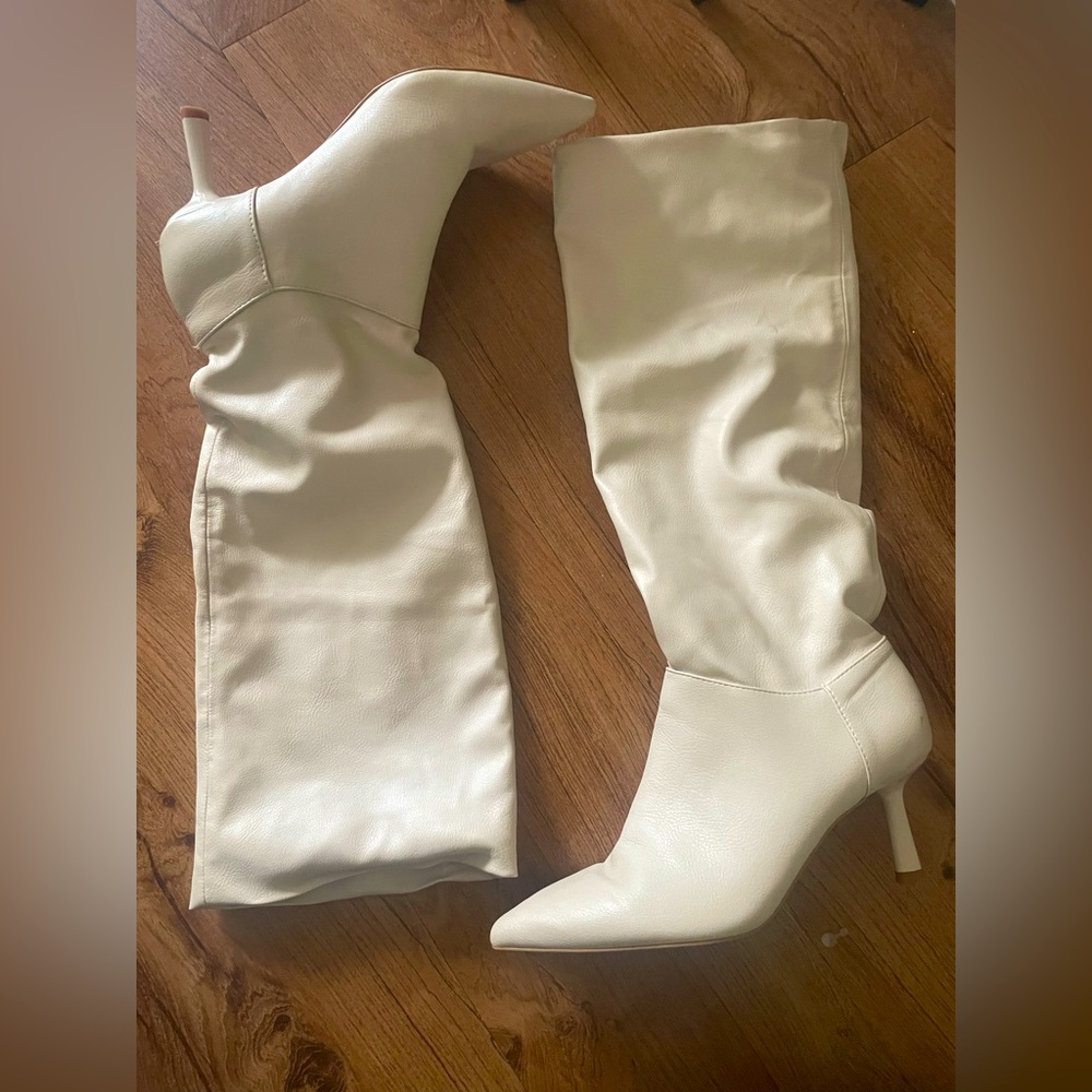 Stradivarius Cream Pointed-Toe Boots **Size 7**